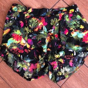 3/$25 ❤️ Colorful shorts🌺
